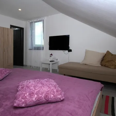 Rodinne Ubytovani Slapy Guest house Neveklov